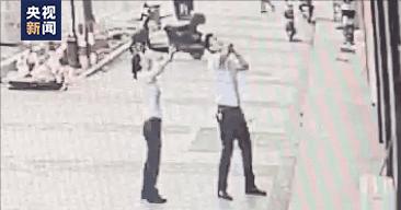 DƬ